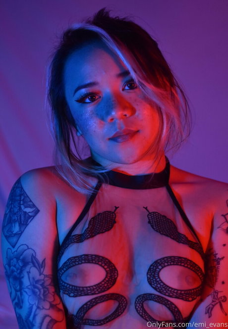 Emi Evans pretty star photos