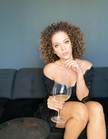 melanianew top model pics