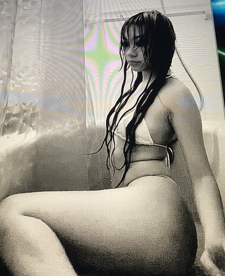 Vile922 star erotic image