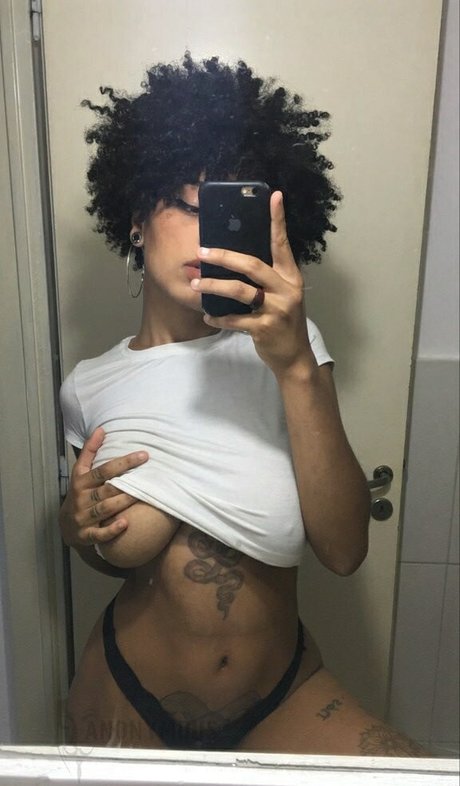 Molive pretty model images