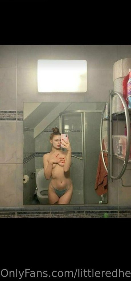 littleredheadi sexy model picture