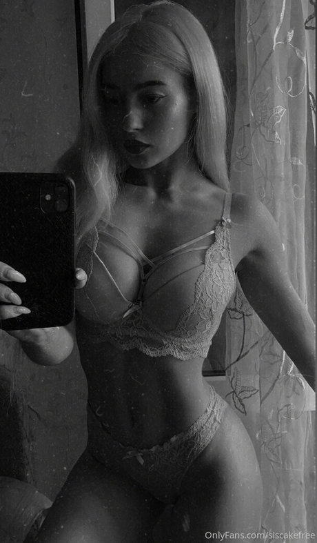 loyrifree model hot gallery