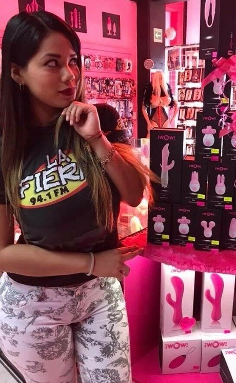 Itcel Macias hd model gallery