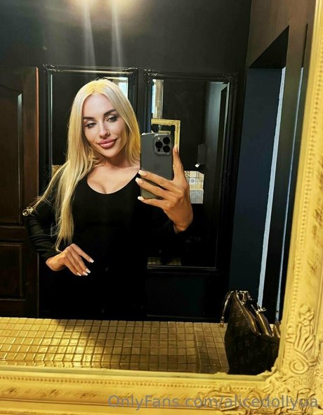 alicedollyua star pornographic img