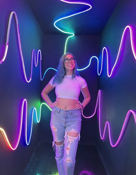 Christie Skylar art model archive