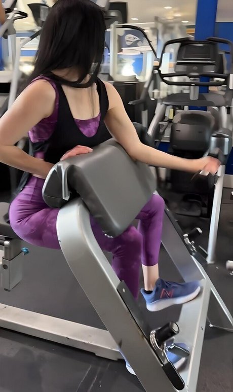 Krysten Ritter model adult picture