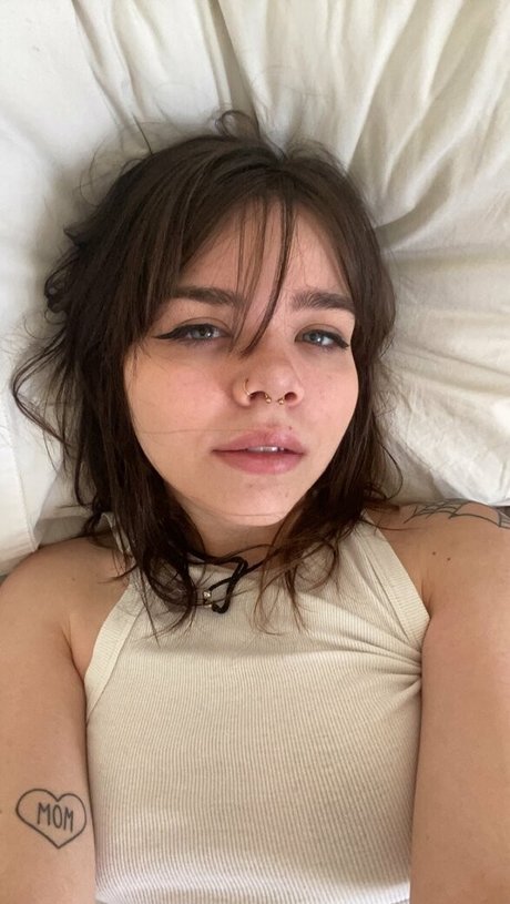 nikkiinatural hot model picture