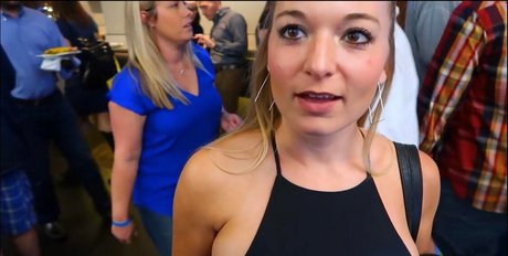 Chelsea Kreiner model top pictures