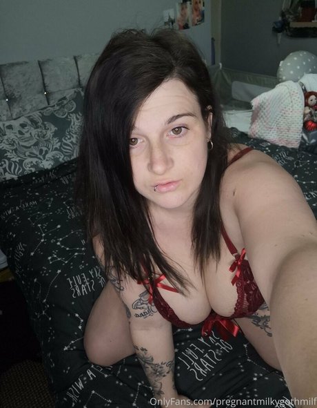 pregnantgothmama pornographic model img