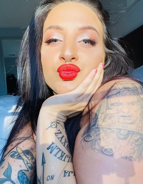 Demoncakes model pretty gallery