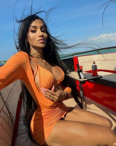 Laura Saenz model nudes picture