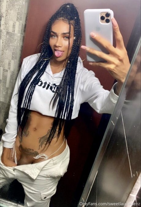 Laura Saenz porn model img