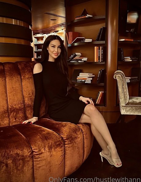 HustlewithAnn top star picture