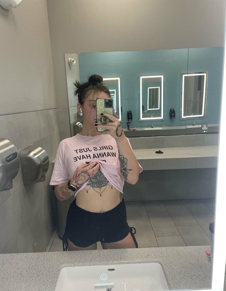 imbxbyxo nude model img