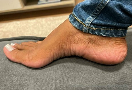 lauraazevedoqueen profile image