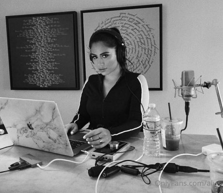 Alus sexy actress galleries