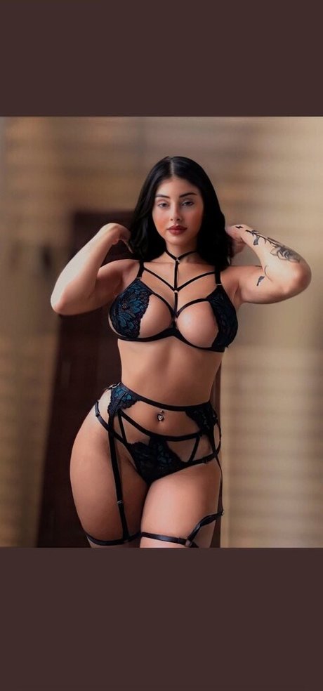 Paula Benitez naked model picture