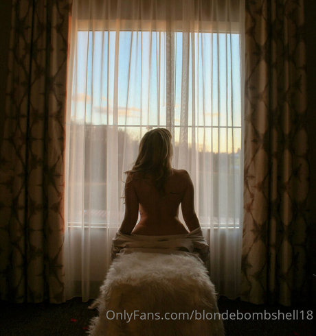 blondebombshell18 model pornographic archive