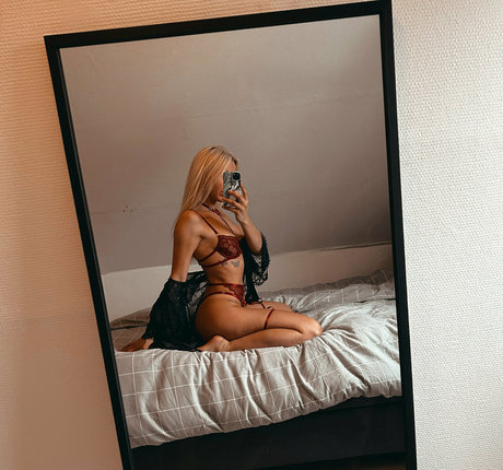 vanessajohansen pornographic model pic