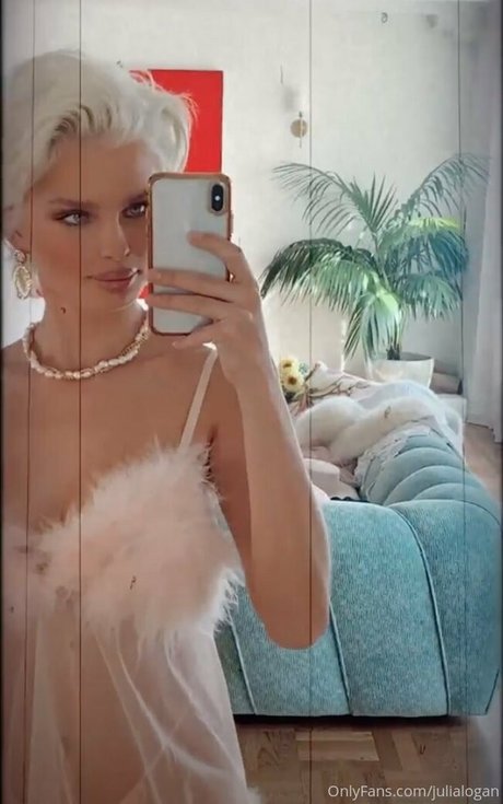 julialogan nudes model photos