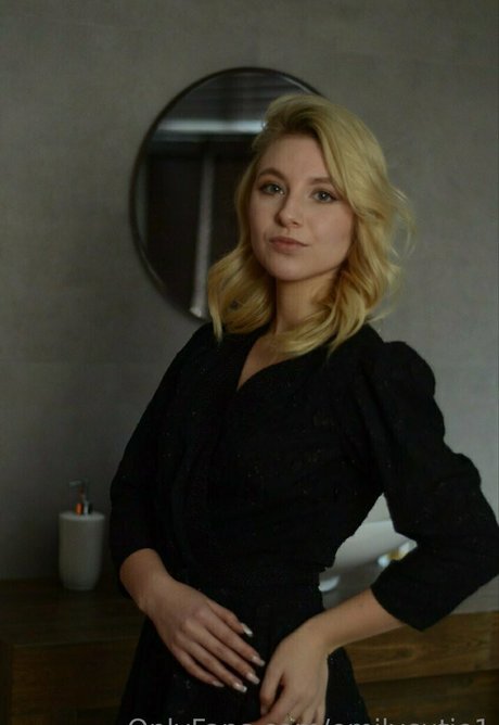 emilycutie1 star hot pic