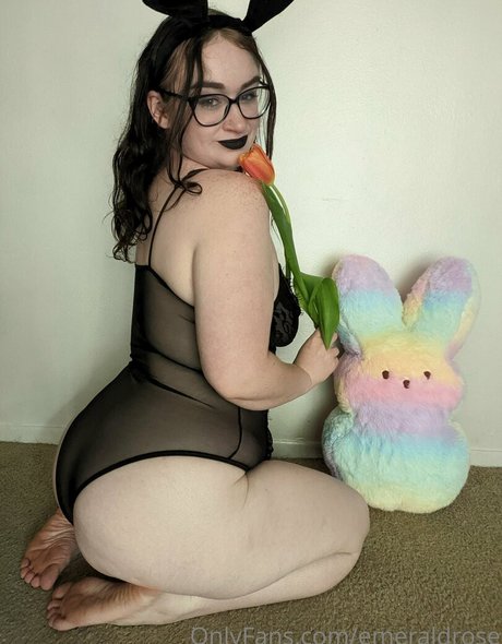 emeraldrose best model img