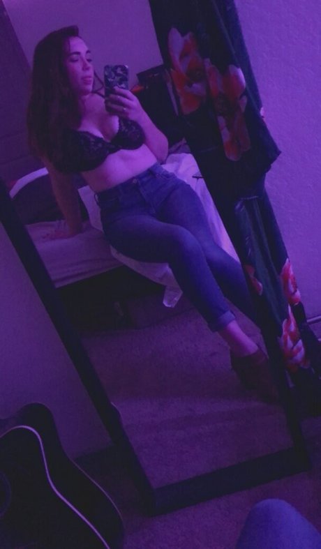 Emily Fox free model image