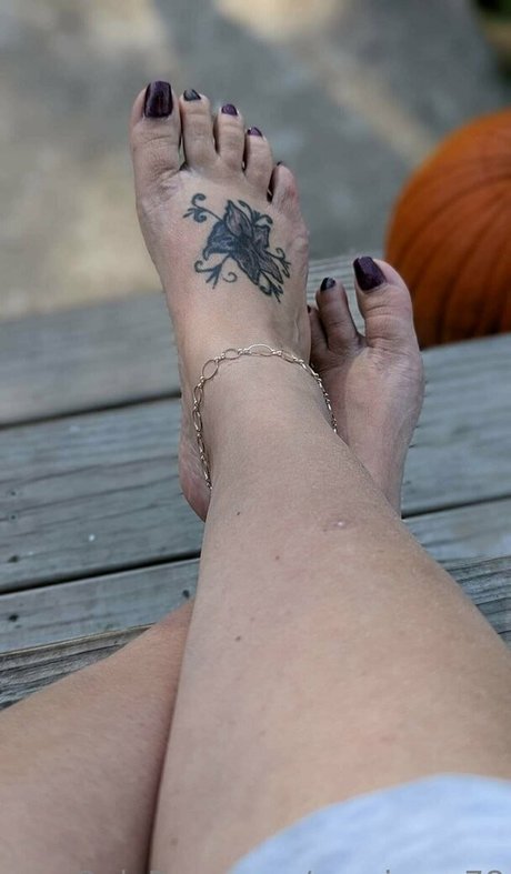 manicure78 erotic model picture