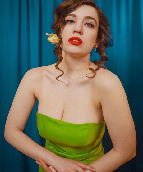 Stephanie Oustalet model adult archive