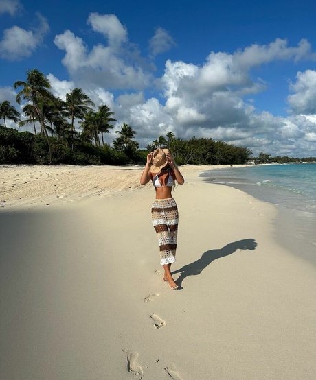 Phoebe Isobel model xxx photo