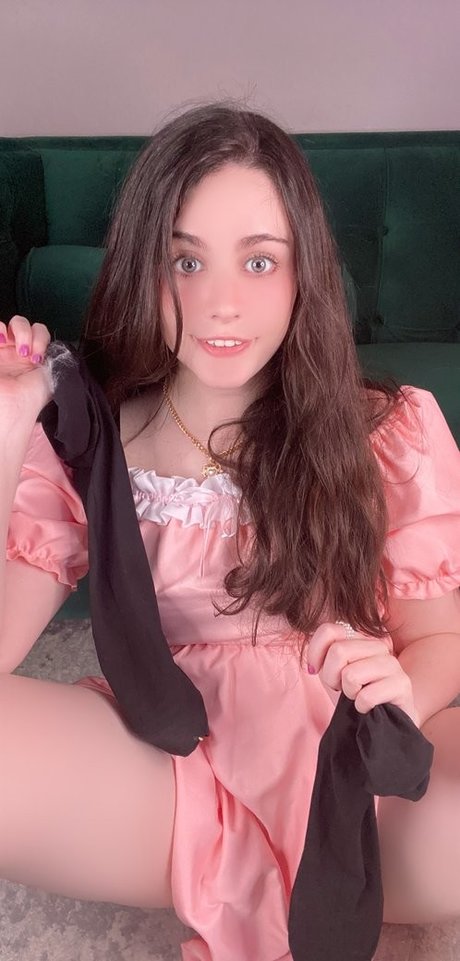 Adina luna model best pic