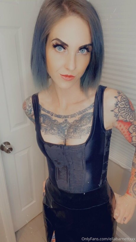 ellabarnettvip star naked picture