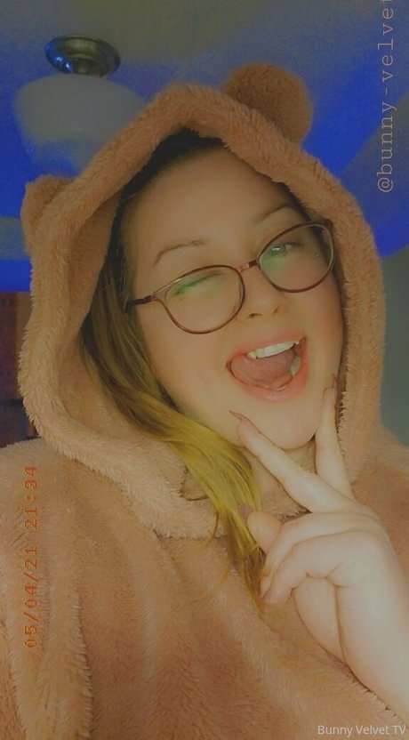bunnyvelvettvfree naked pornstar photo