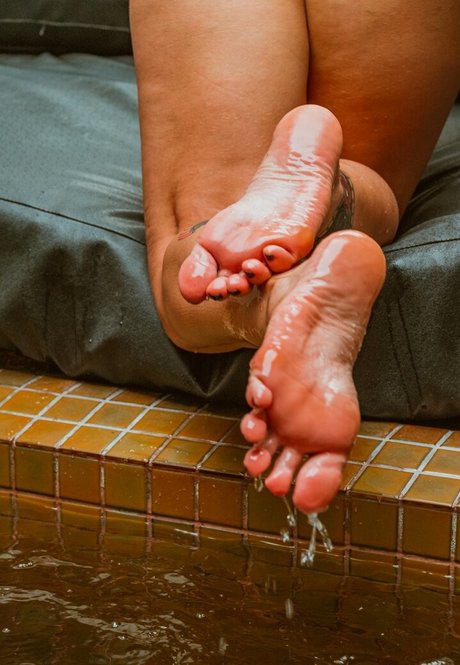 Vanessa Mesquita star exclusive images