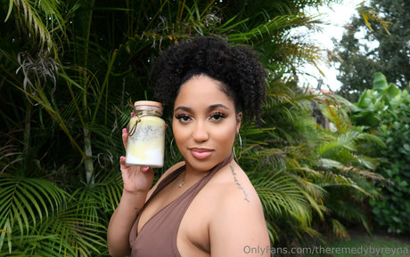 theremedybyreyna model exclusive pics