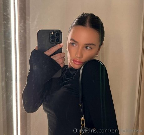 emilykernsx model exclusive img