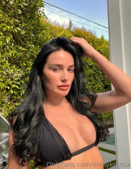 emilykernsx hot star images