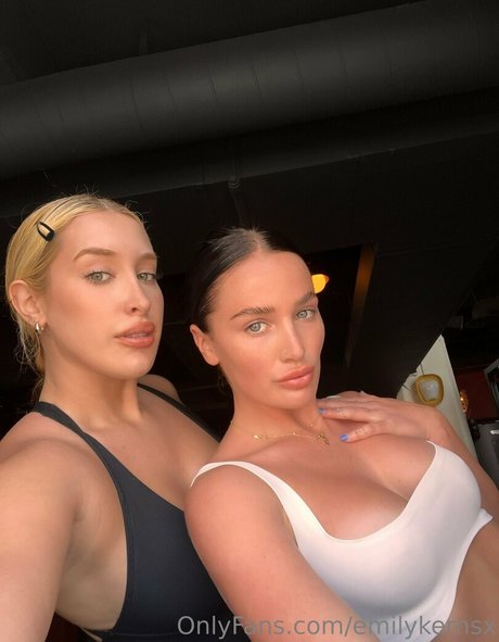 emilykernsx high quality actress galleries