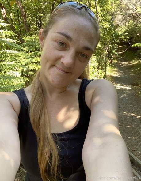 peachvanilla exclusive model pictures
