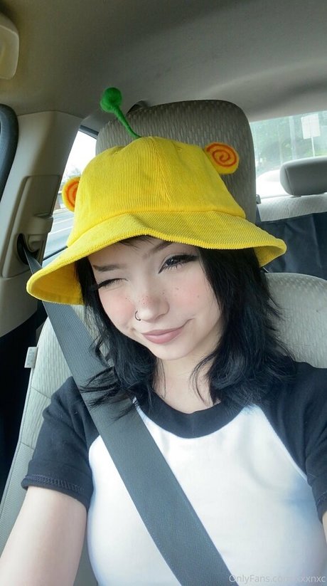 yourluvrgrl model exclusive picture