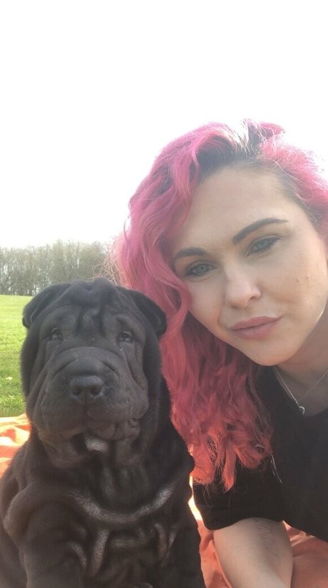 roxikeogh model nude pictures