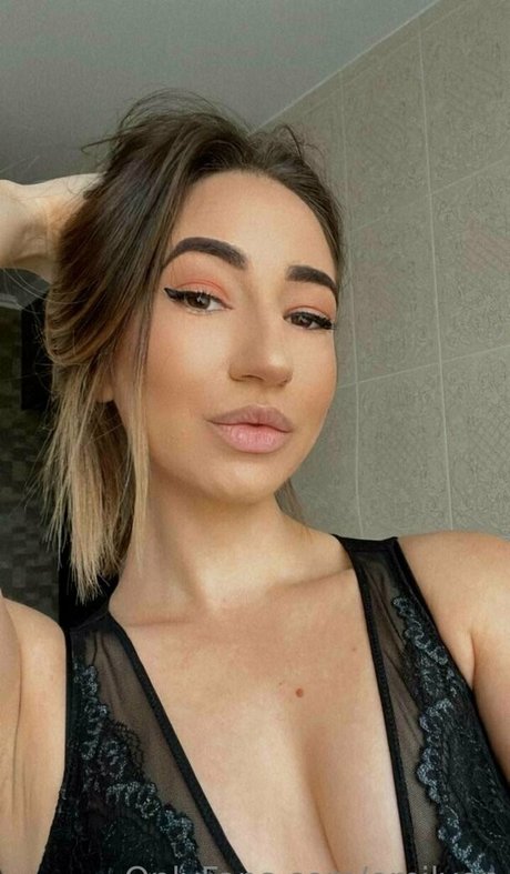 emilyon beautiful pornstar image