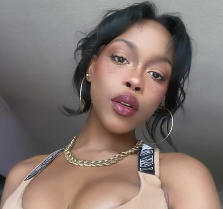 Mila Mars star top photos