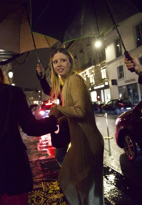 Mia Goth model xxx pictures