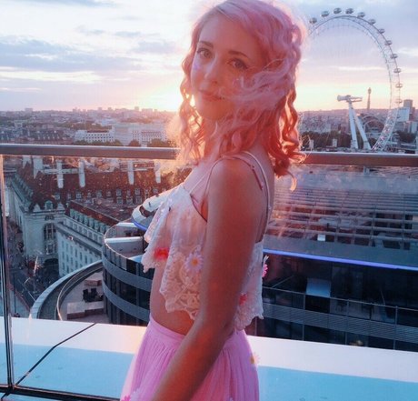 Connie Glynn pretty model gallery