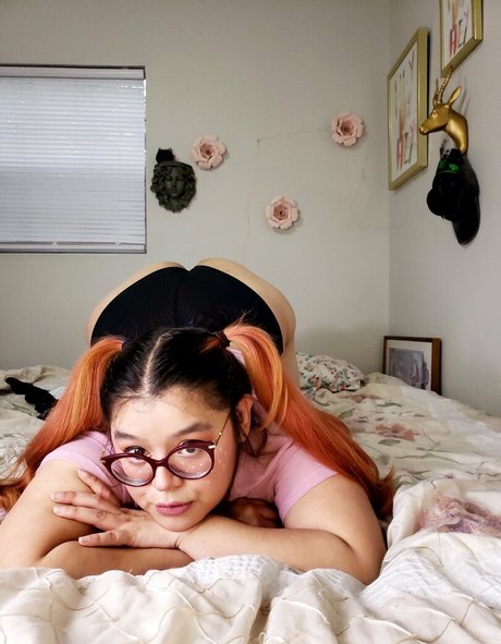 peekscalymedusa adult actress picture