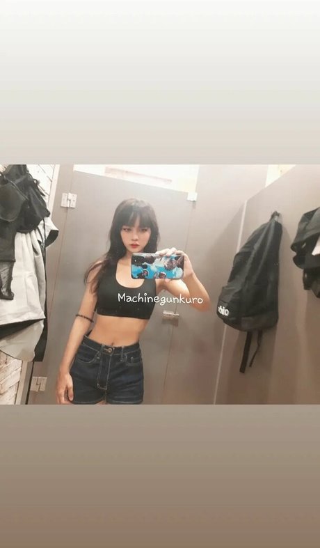 Kuro Emma hd model photo