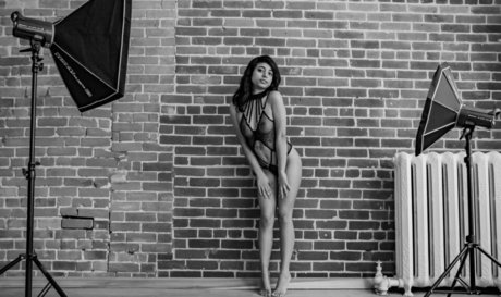 Aelastone nudes actress pic