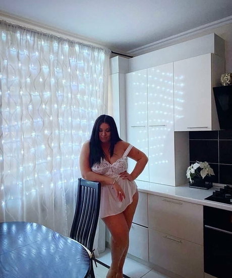 Dasha Kovalenko hd star pic