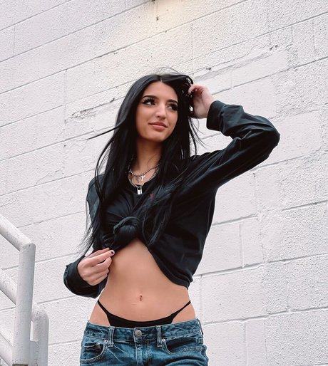 Alison Rainer best model pic